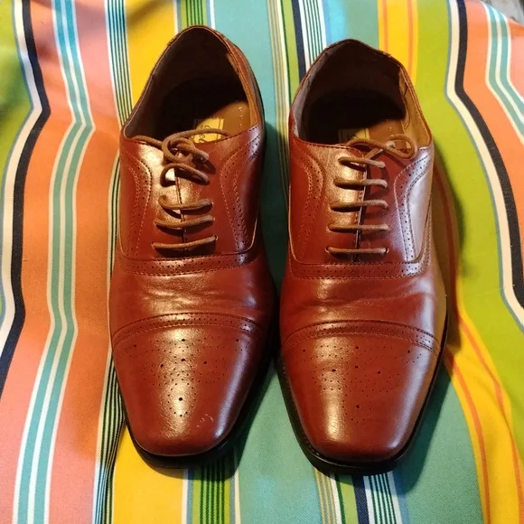 Shoes - Picture 2 of 5